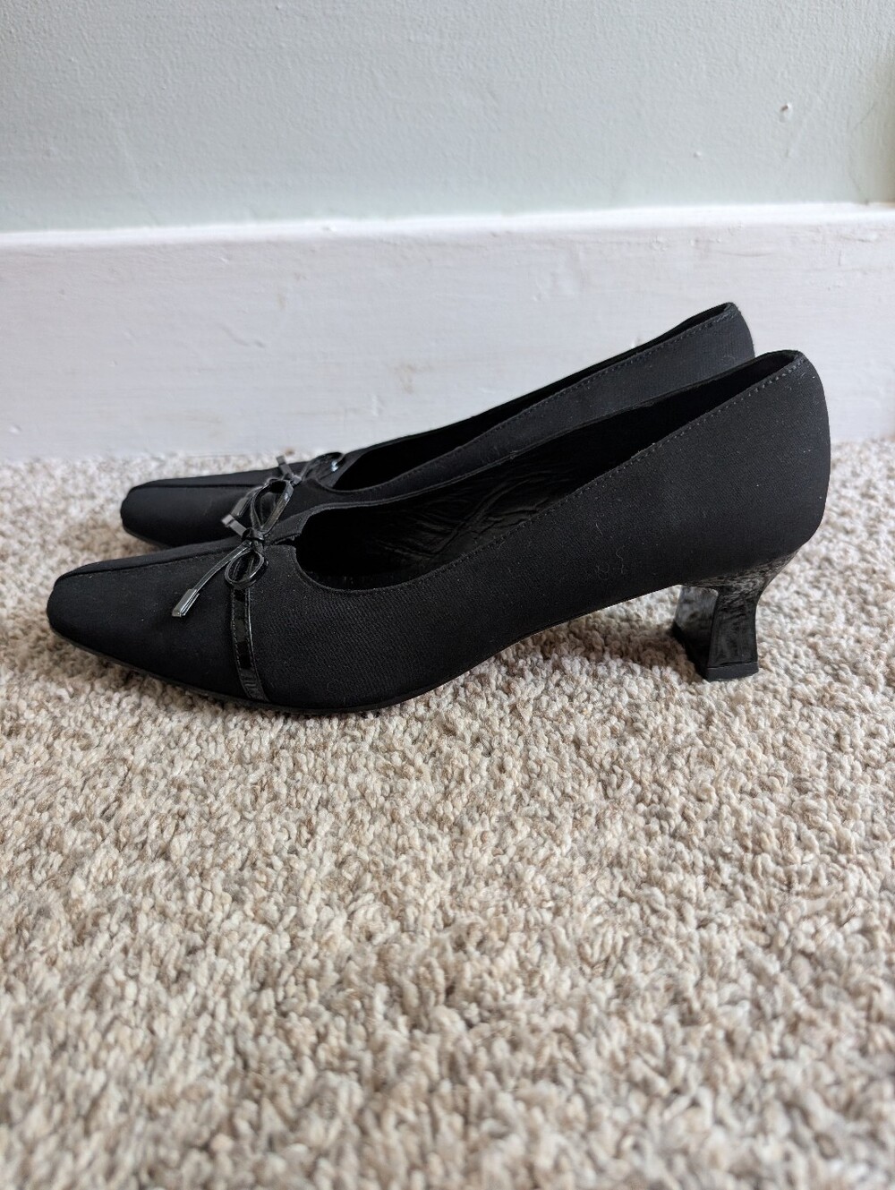 Vaneli Classic Black Kitten Heel Pumps With Point Toe And Bow Details Sz 8W